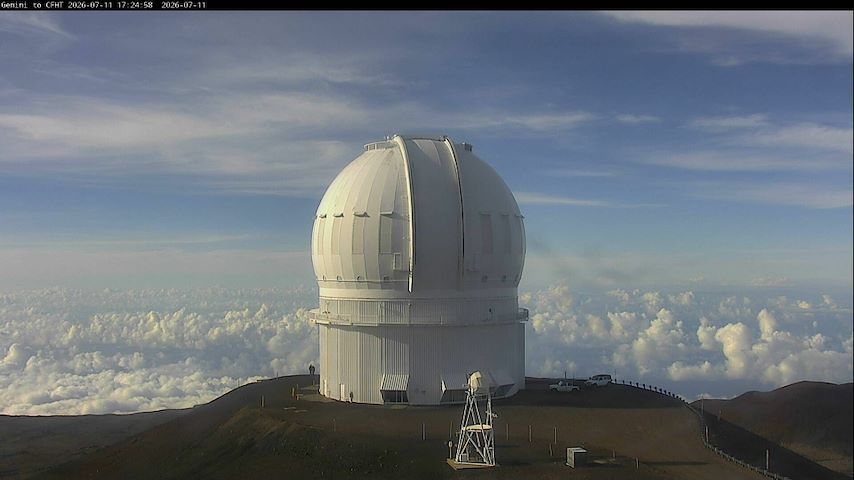 Live camera feed from Canada-France-Hawaii Telescope - North in Hawaii