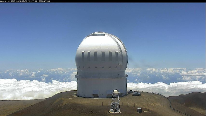 Live camera feed from Canada-France-Hawaii Telescope - North in Hawaii