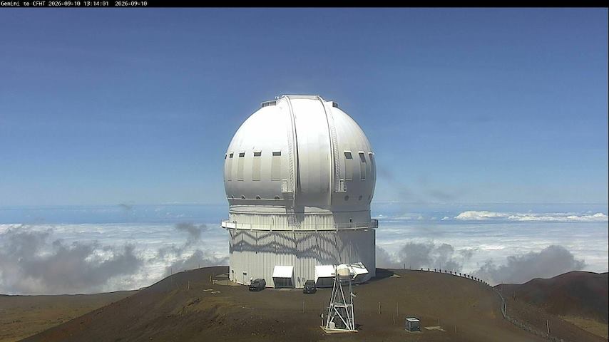 Live camera feed from Canada-France-Hawaii Telescope - North in Hawaii