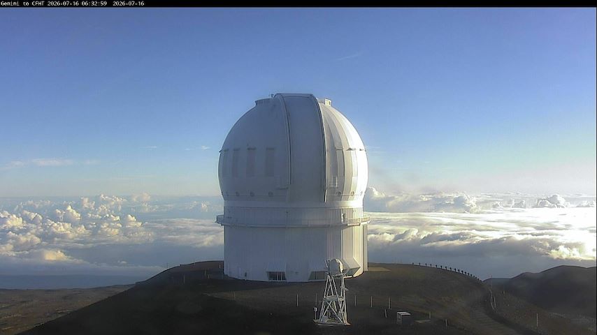 Live camera feed from Canada-France-Hawaii Telescope - North in Hawaii