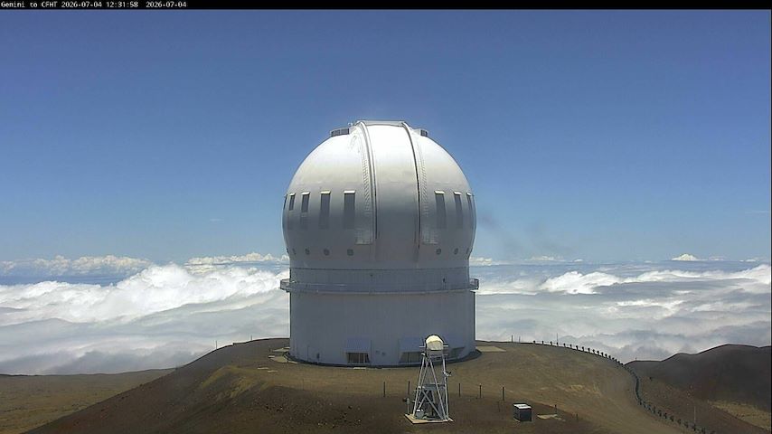 Live camera feed from Canada-France-Hawaii Telescope - North in Hawaii