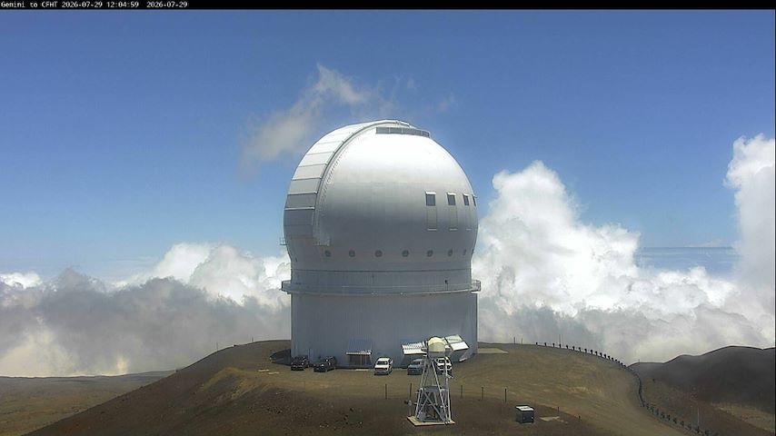 Live camera feed from Canada-France-Hawaii Telescope - North in Hawaii