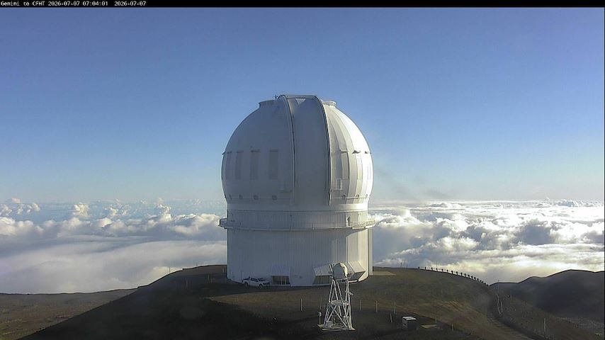 Live camera feed from Canada-France-Hawaii Telescope - North in Hawaii