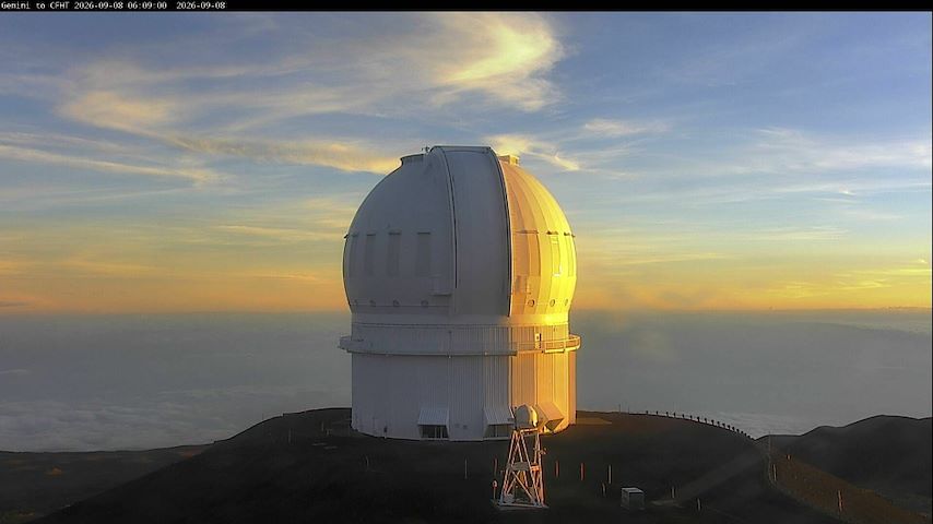 Live camera feed from Canada-France-Hawaii Telescope - North in Hawaii