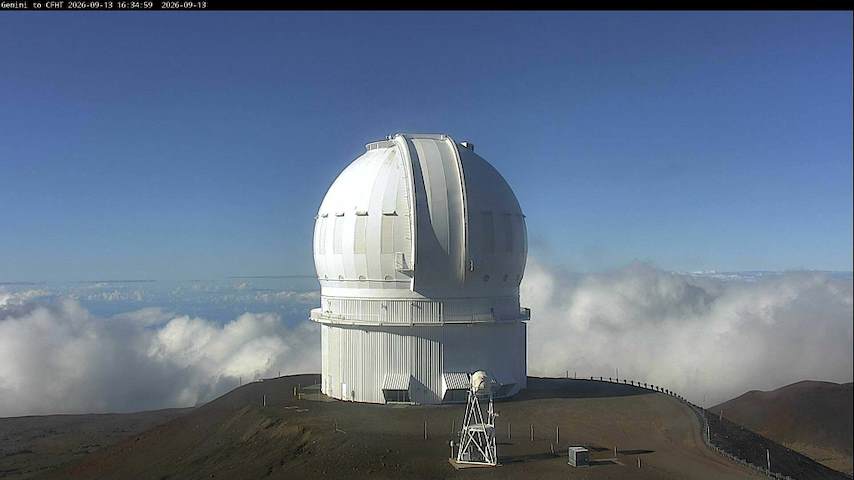 Live camera feed from Canada-France-Hawaii Telescope - North in Hawaii