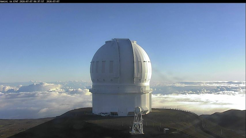 Live camera feed from Canada-France-Hawaii Telescope - North in Hawaii