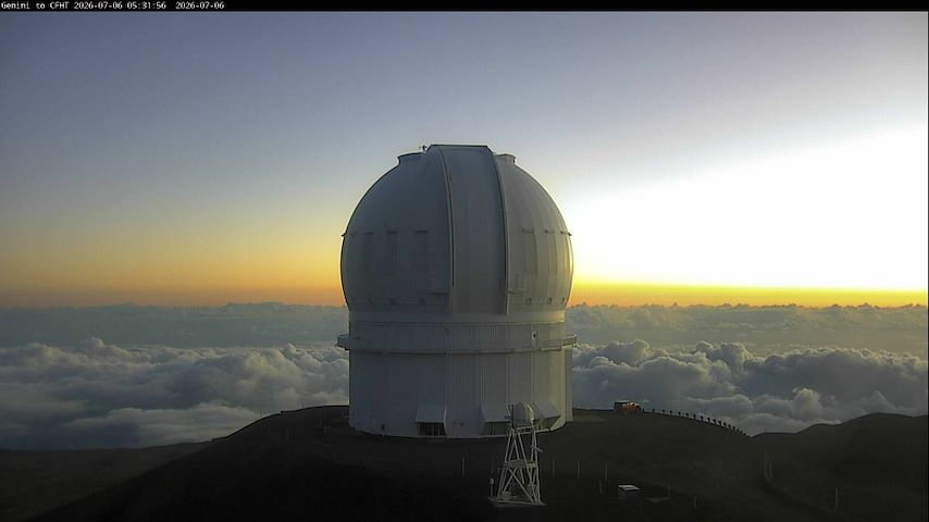 Live camera feed from Canada-France-Hawaii Telescope - North in Hawaii