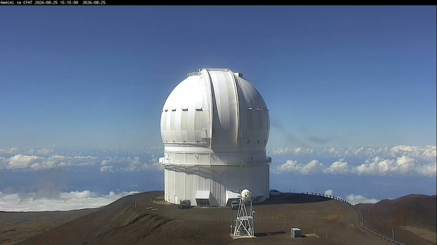 Live camera feed from Canada-France-Hawaii Telescope - North in Hawaii
