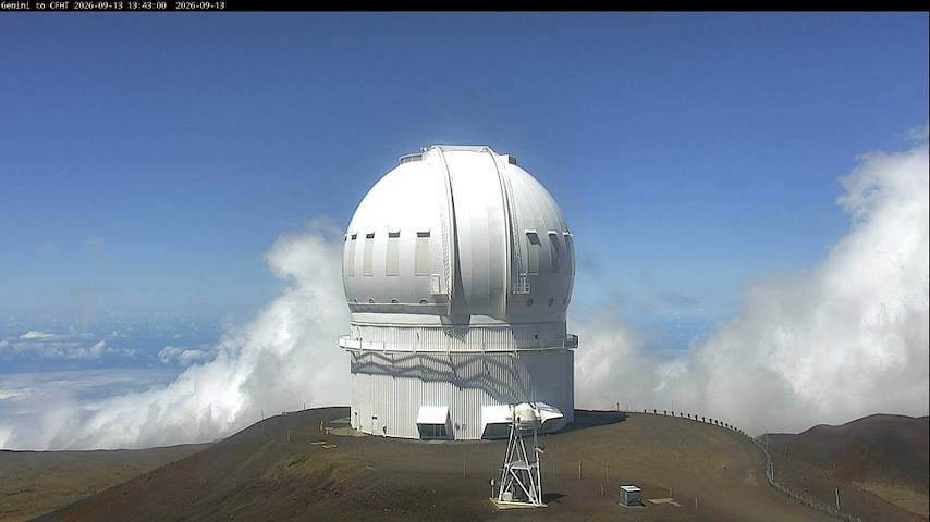 Live camera feed from Canada-France-Hawaii Telescope - North in Hawaii