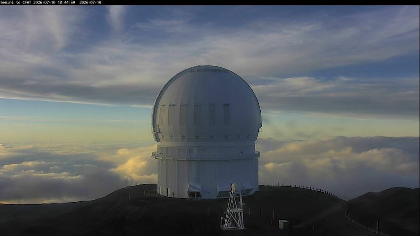 Live camera feed from Canada-France-Hawaii Telescope - North in Hawaii
