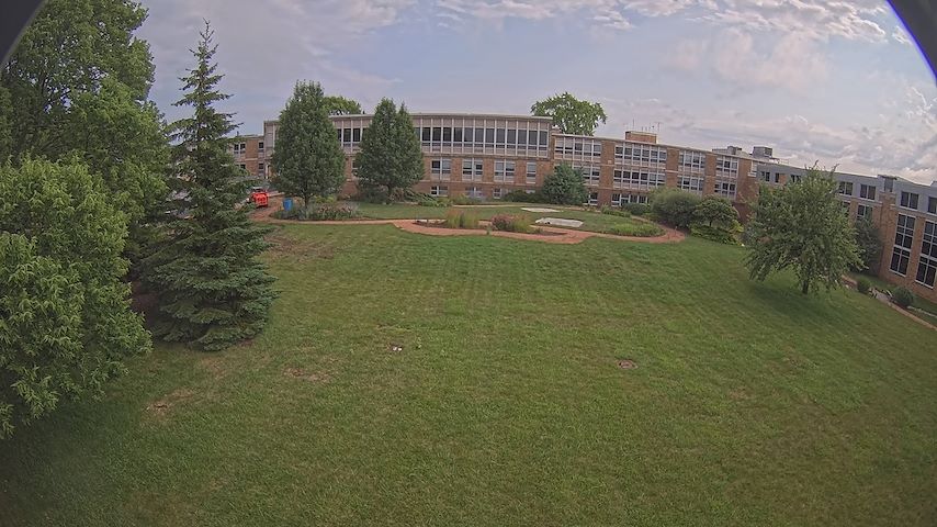 Saluran kamera langsung dari CUW School of Nursing Construction Camera di Concordia University Wisconsin