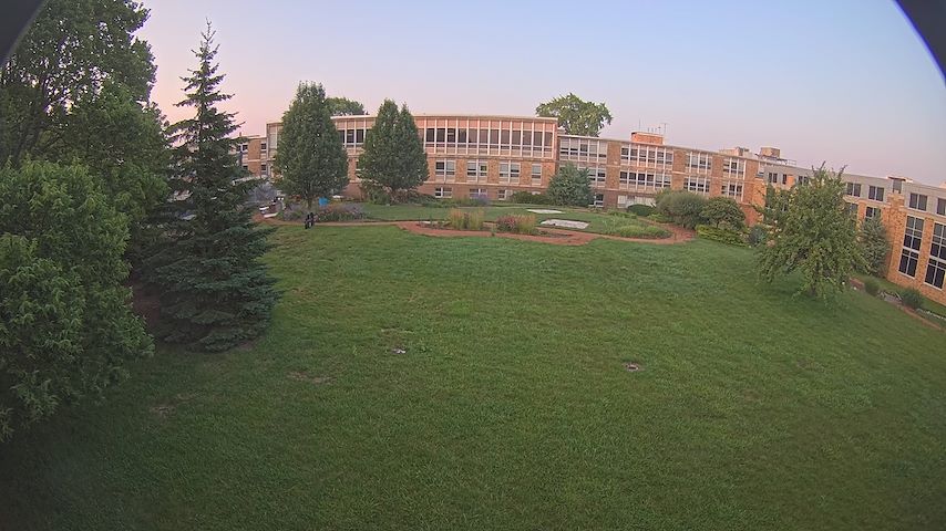 Saluran kamera langsung dari CUW School of Nursing Construction Camera di Concordia University Wisconsin