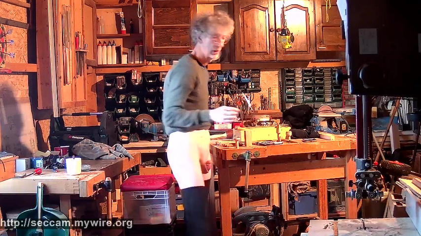 Canal de cámara en directo de Littlehook's woodworking shop en Indoor woodworking shop