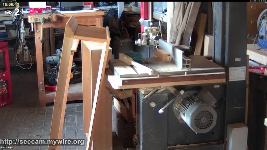 Tiešraides kameras kanāls no Littlehook's woodworking shop Indoor woodworking shop