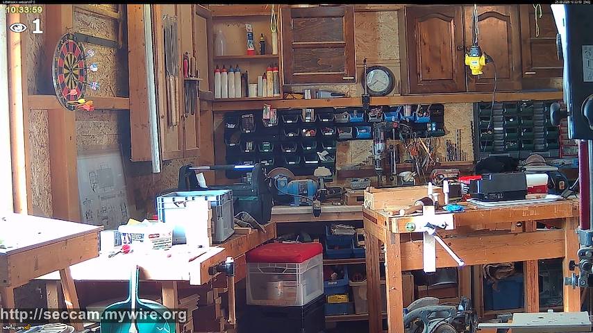 Littlehook's woodworking shop'dan Indoor woodworking shop'e canlı kamera kanalı