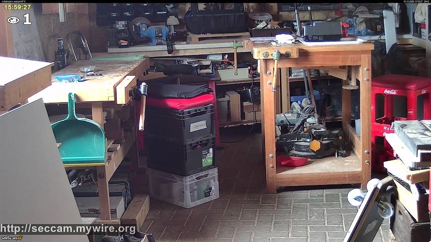 来自 Indoor woodworking shop 的 Littlehook's woodworking shop 实时摄像机频道