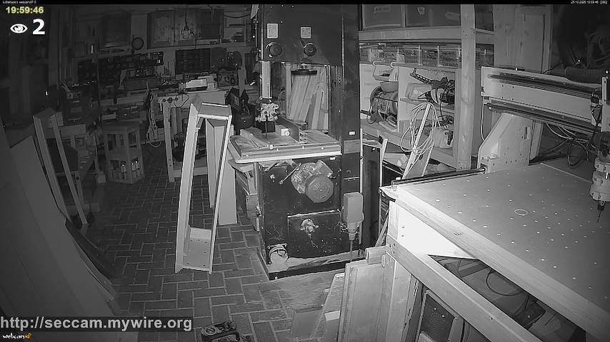 Canal de cameră live de la Littlehook's woodworking shop în Indoor woodworking shop