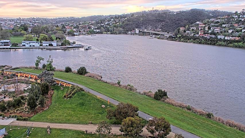 Live camera feed from Tamar Estuary in Launceston, Tasmania
