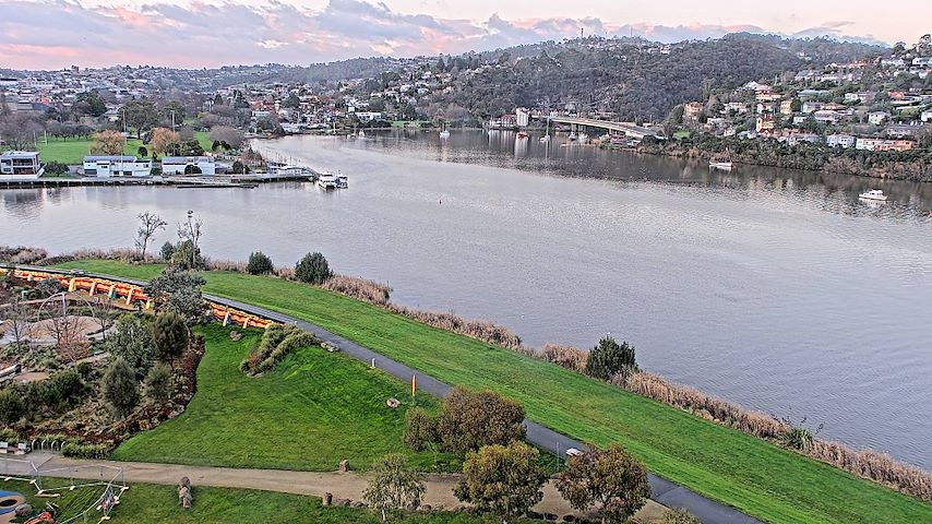 Live camera feed from Tamar Estuary in Launceston, Tasmania