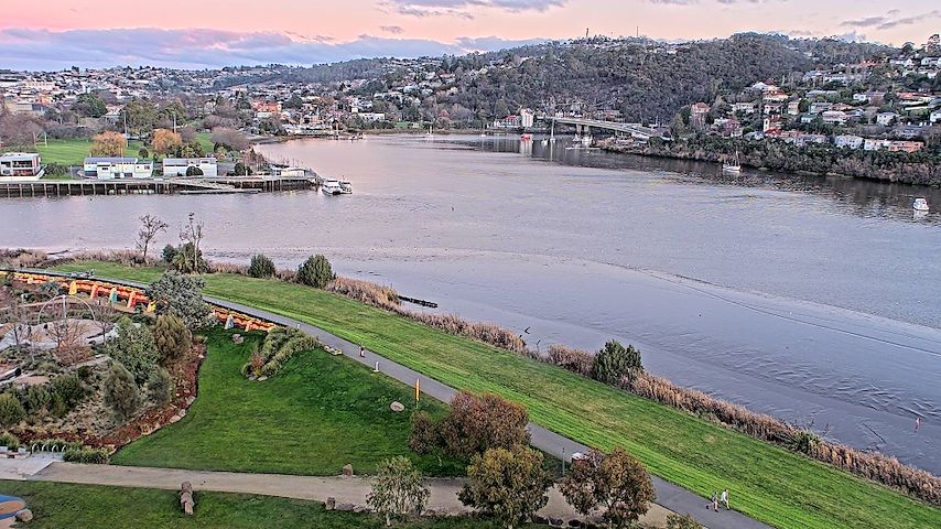 Live camera feed from Tamar Estuary in Launceston, Tasmania
