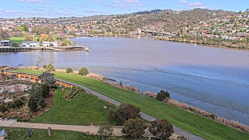 Live camera feed from Tamar Estuary in Launceston, Tasmania