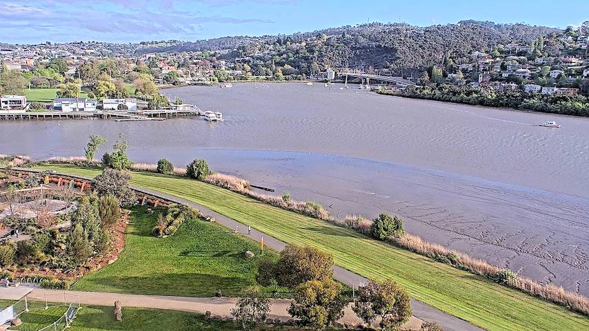 Live camera feed from Tamar Estuary in Launceston, Tasmania