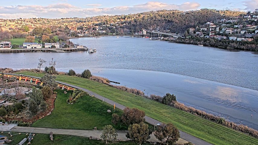 Live camera feed from Tamar Estuary in Launceston, Tasmania