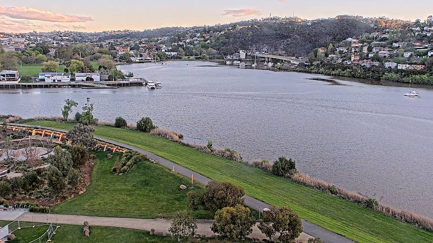 Live camera feed from Tamar Estuary in Launceston, Tasmania