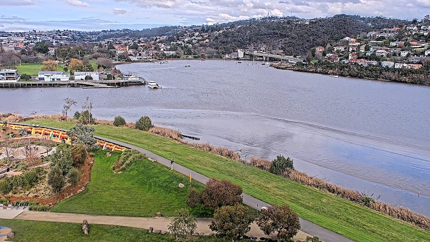 Live camera feed from Tamar Estuary in Launceston, Tasmania