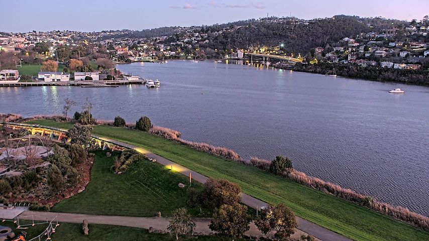 Tiesioginis kameros kanalas iš Tamar Estuary Launceston, Tasmania