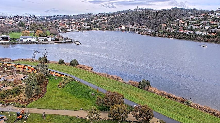 Live camera feed from Tamar Estuary in Launceston, Tasmania