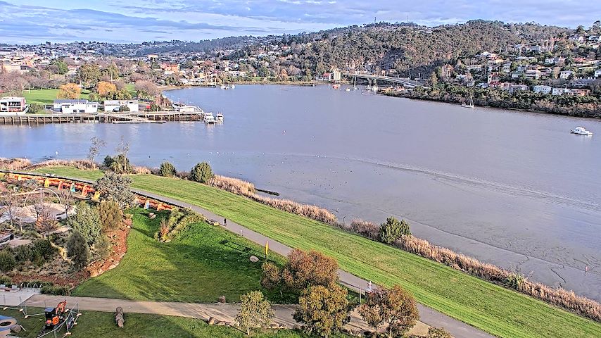 Live camera feed from Tamar Estuary in Launceston, Tasmania