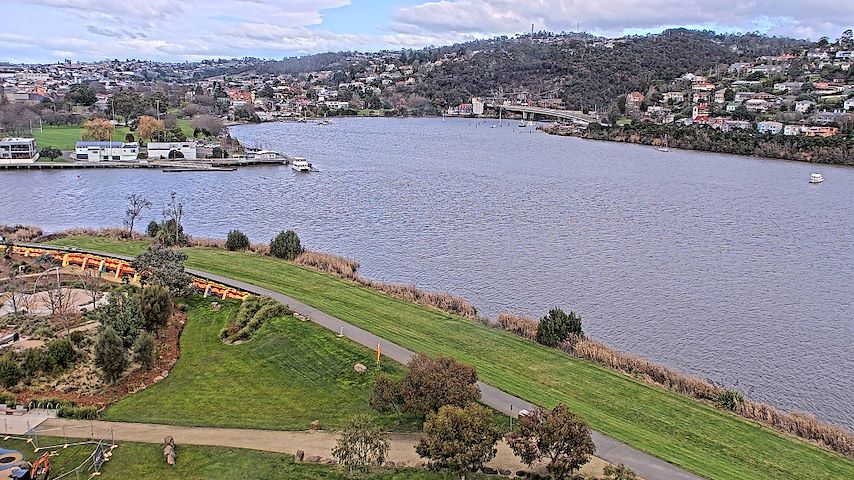 Live camera feed from Tamar Estuary in Launceston, Tasmania