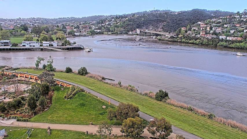 Live camera feed from Tamar Estuary in Launceston, Tasmania