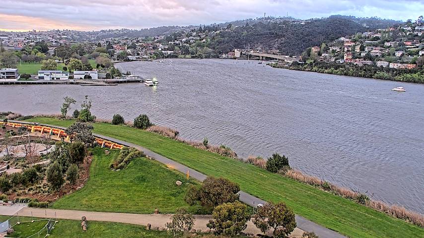Live camera feed from Tamar Estuary in Launceston, Tasmania