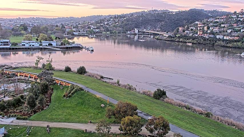 Live camera feed from Tamar Estuary in Launceston, Tasmania