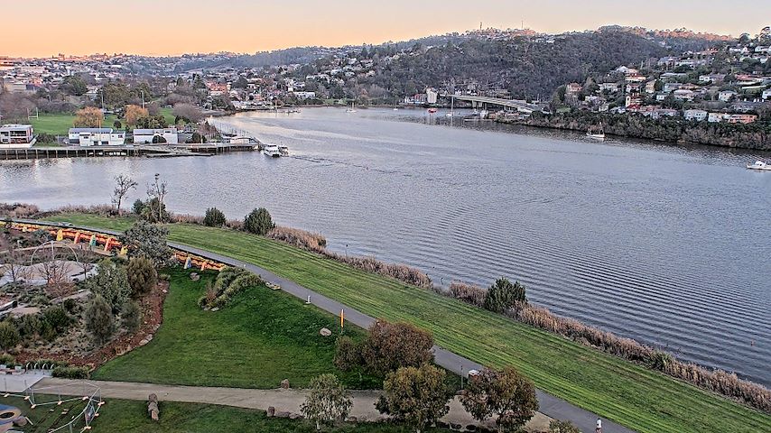 Live camera feed from Tamar Estuary in Launceston, Tasmania