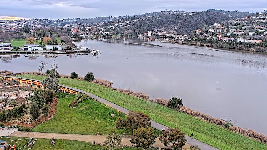 Live camera feed from Tamar Estuary in Launceston, Tasmania
