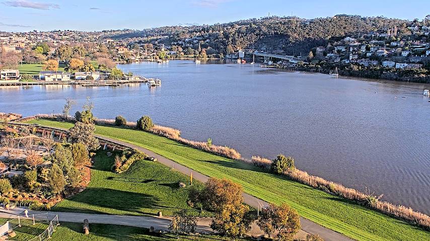 Live camera feed from Tamar Estuary in Launceston, Tasmania