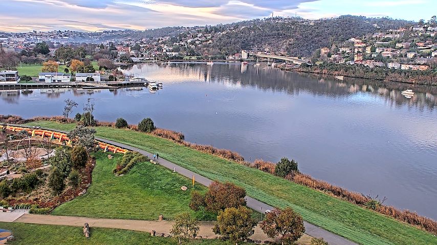 Live camera feed from Tamar Estuary in Launceston, Tasmania