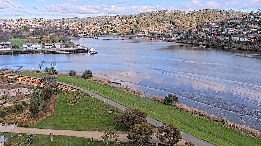 Live camera feed from Tamar Estuary in Launceston, Tasmania