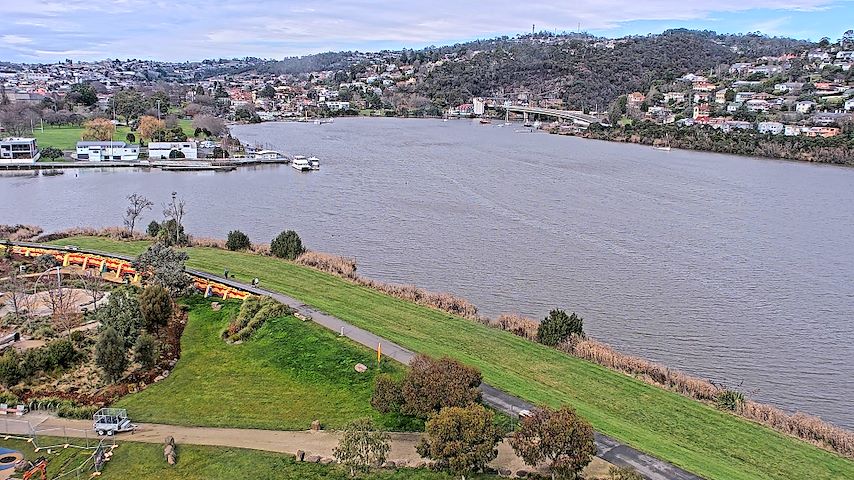Live camera feed from Tamar Estuary in Launceston, Tasmania