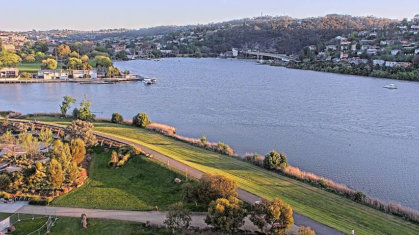 Live camera feed from Tamar Estuary in Launceston, Tasmania