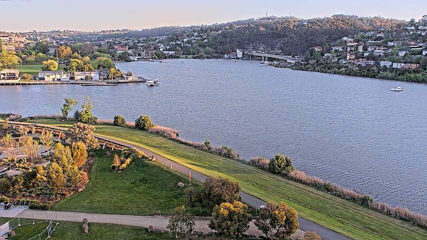 Live camera feed from Tamar Estuary in Launceston, Tasmania