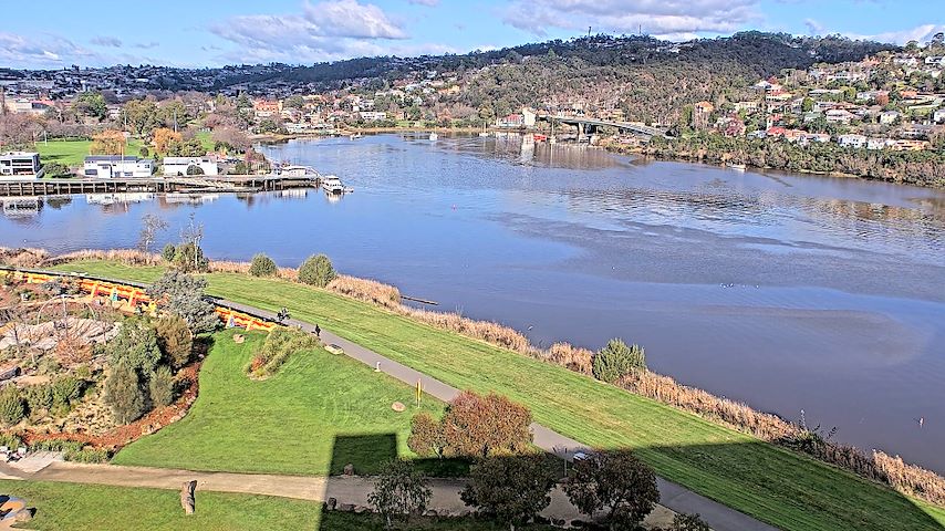 Live camera feed from Tamar Estuary in Launceston, Tasmania