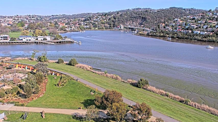 Live camera feed from Tamar Estuary in Launceston, Tasmania