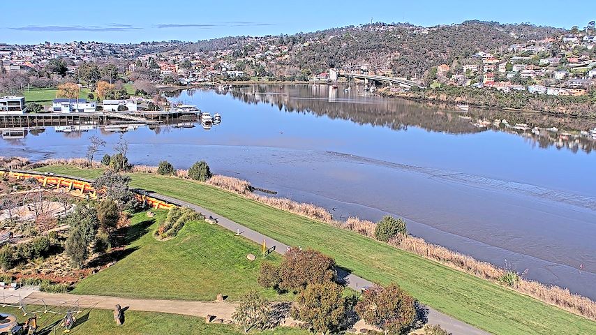 Live camera feed from Tamar Estuary in Launceston, Tasmania