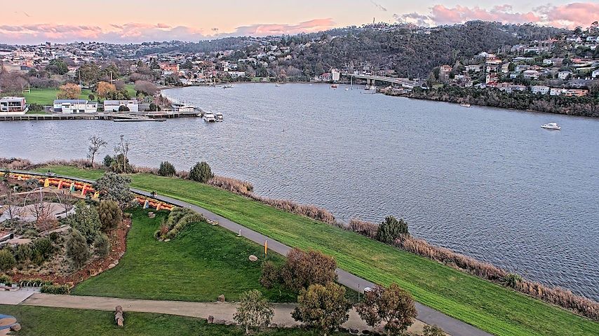 Tiesioginis kameros kanalas iš Tamar Estuary Launceston, Tasmania
