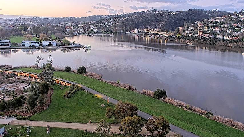 Live camera feed from Tamar Estuary in Launceston, Tasmania