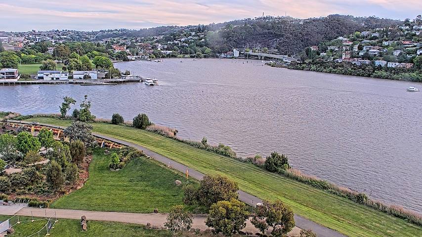 Live camera feed from Tamar Estuary in Launceston, Tasmania